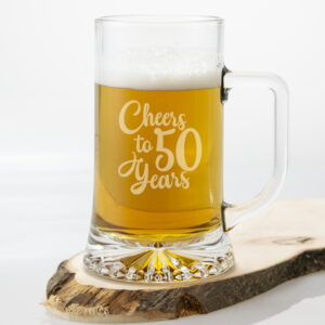 Gepersonaliseerde en gegraveerde bierpul met eigen ontwerp, ideaal voor unieke geschenken.