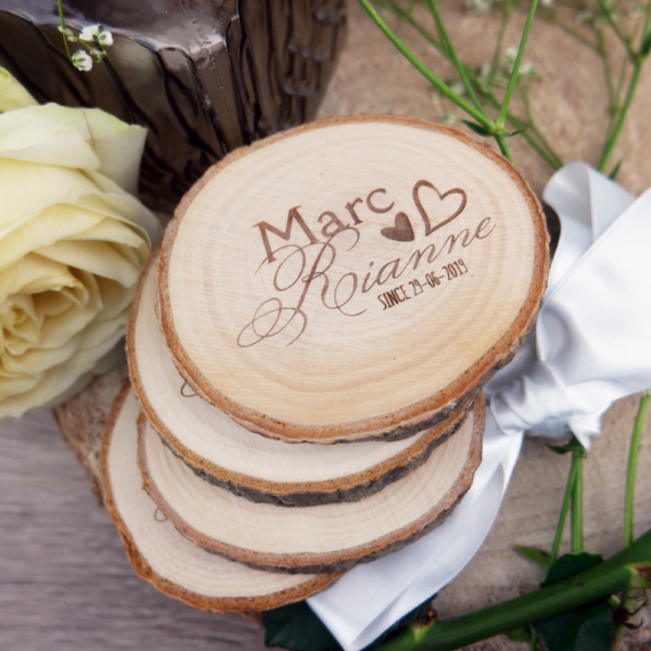 Houten onderzetters graveren, ideaal voor gepersonaliseerde geschenken met eigen ontwerp of logo.