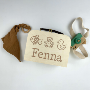 Speelkoffer graveren met eigen ontwerp of naam voor een uniek cadeau